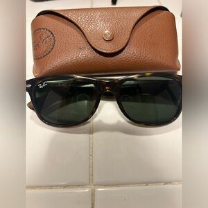 NEW WAYFARER RAYBANS